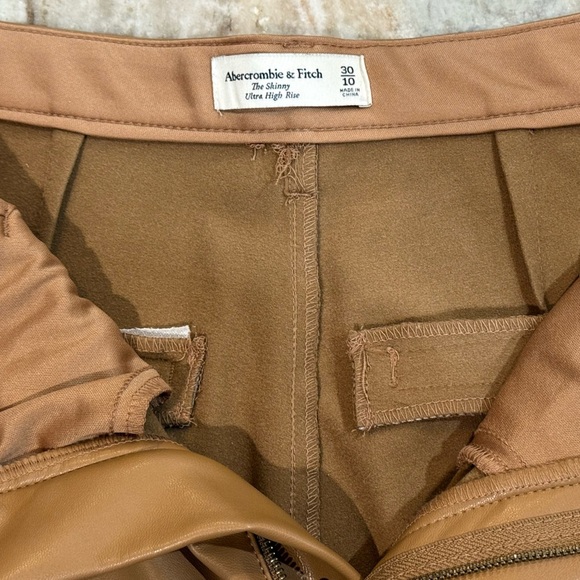 Women’s ABERCROMBIE & FITCH Ultra High Rise Faux Leather Pants Split Hem- Sz 10 - Picture 8 of 11